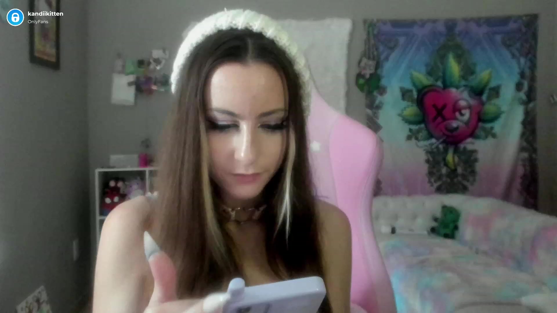 Gallery image thumbnail from kandiikitten's myfreecams stream on, 12/29/2022, 18:34 image 16 of 20