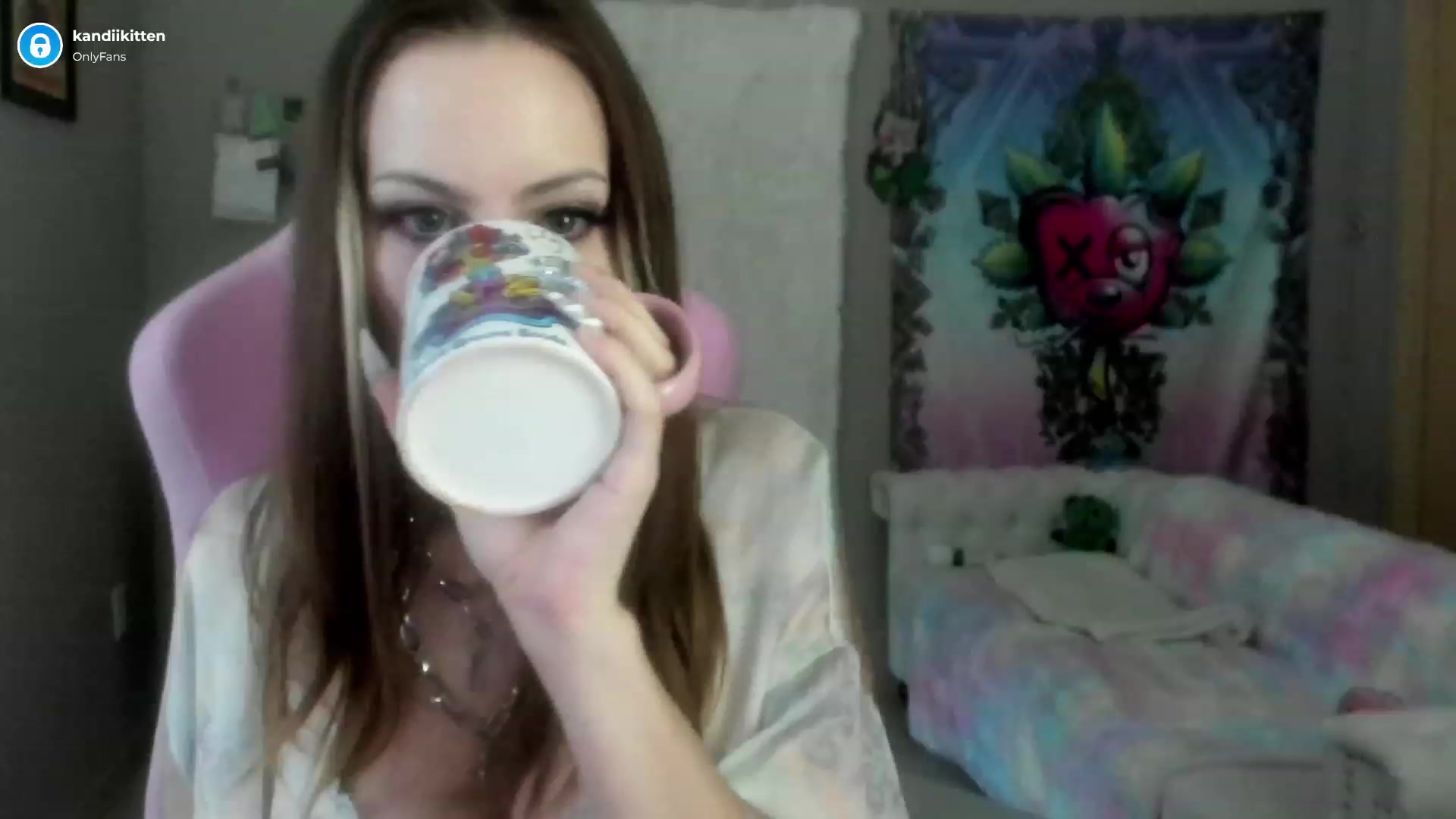 Gallery image thumbnail from kandiikitten's myfreecams stream on, 01/02/2023, 17:21 image 3 of 20