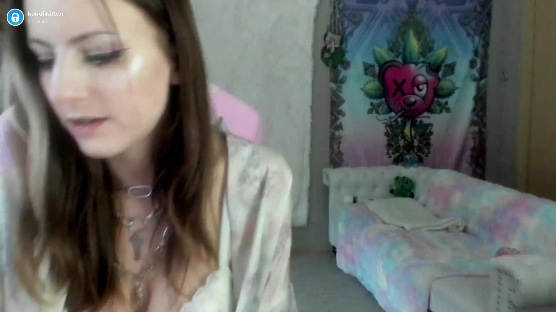 Gallery image thumbnail from kandiikitten's myfreecams stream on, 01/02/2023, 17:21 image 10 of 20