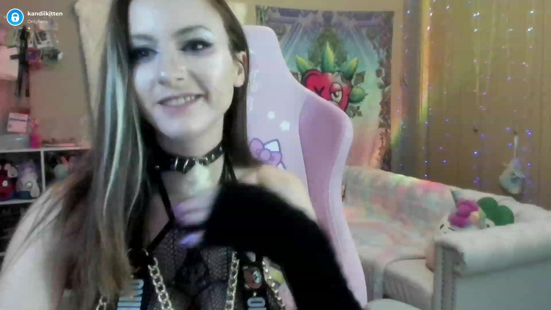 Gallery image thumbnail from kandiikitten's myfreecams stream on, 01/20/2023, 03:31 image 2 of 20