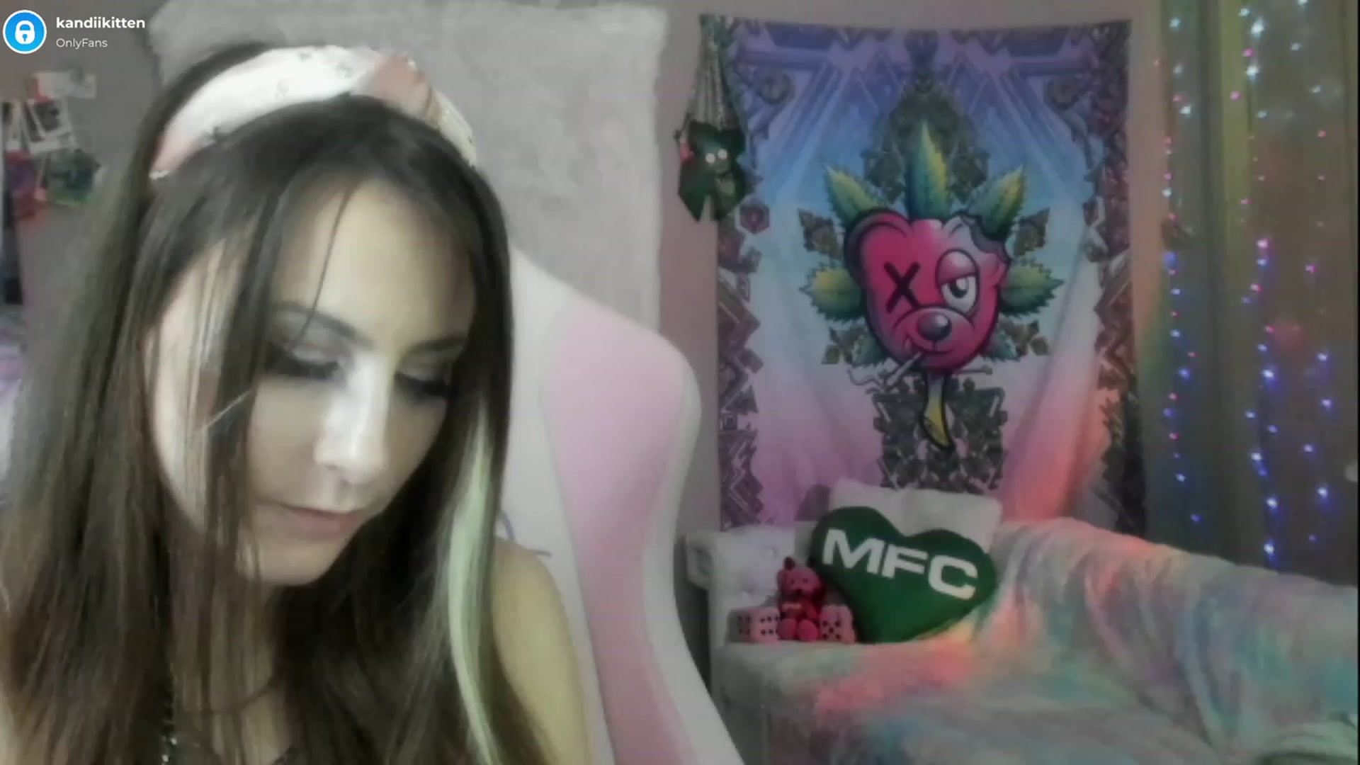 Gallery image thumbnail from kandiikitten's myfreecams stream on, 02/28/2023, 02:16 image 6 of 20