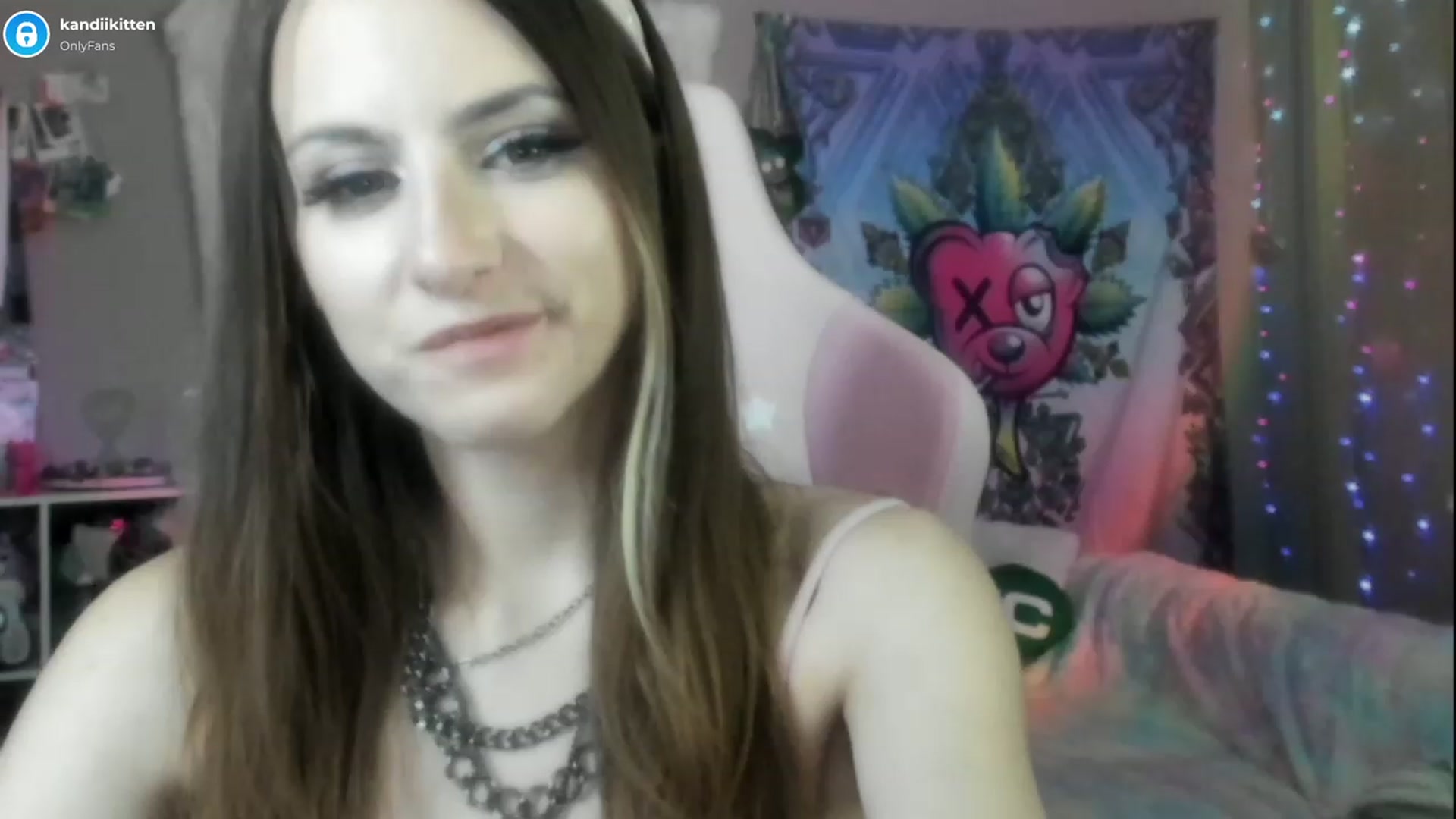 Gallery image thumbnail from kandiikitten's myfreecams stream on, 02/28/2023, 02:16 image 11 of 20