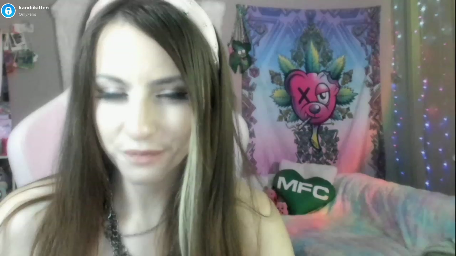 Gallery image thumbnail from kandiikitten's myfreecams stream on, 02/28/2023, 02:16 image 19 of 20