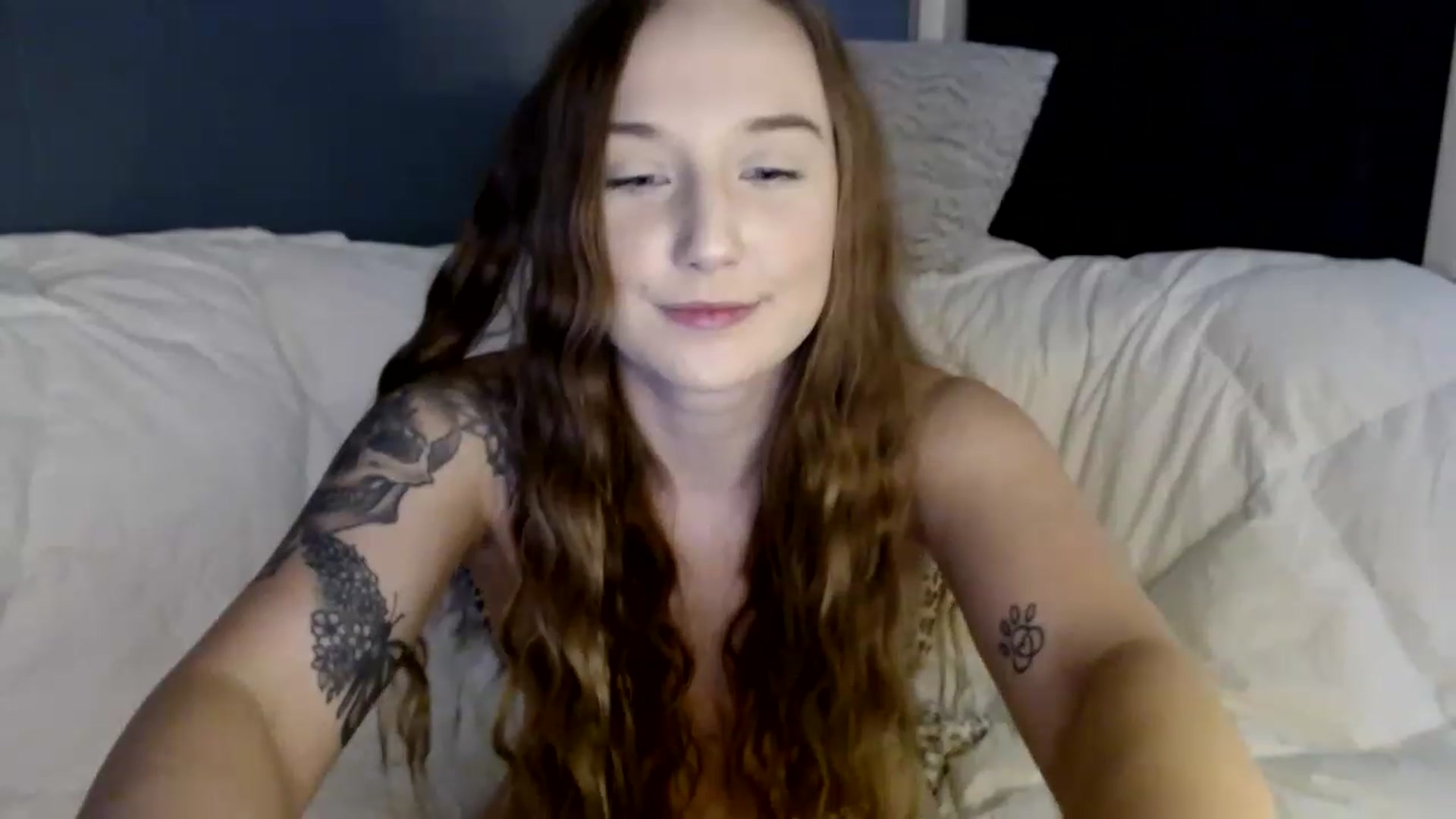 Gallery image thumbnail from karalynn1's myfreecams stream on, 11/16/2022, 08:31 image 8 of 20