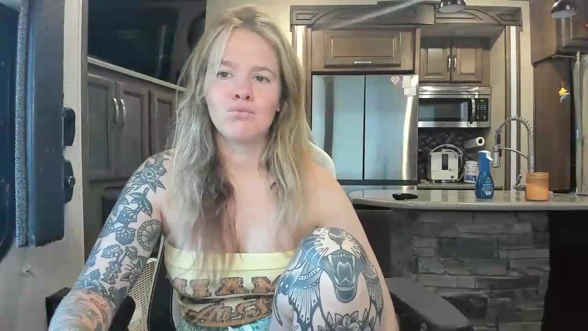Gallery image thumbnail from kassibabii's myfreecams stream on, 05/19/2026, 24:00 image 8 of 20