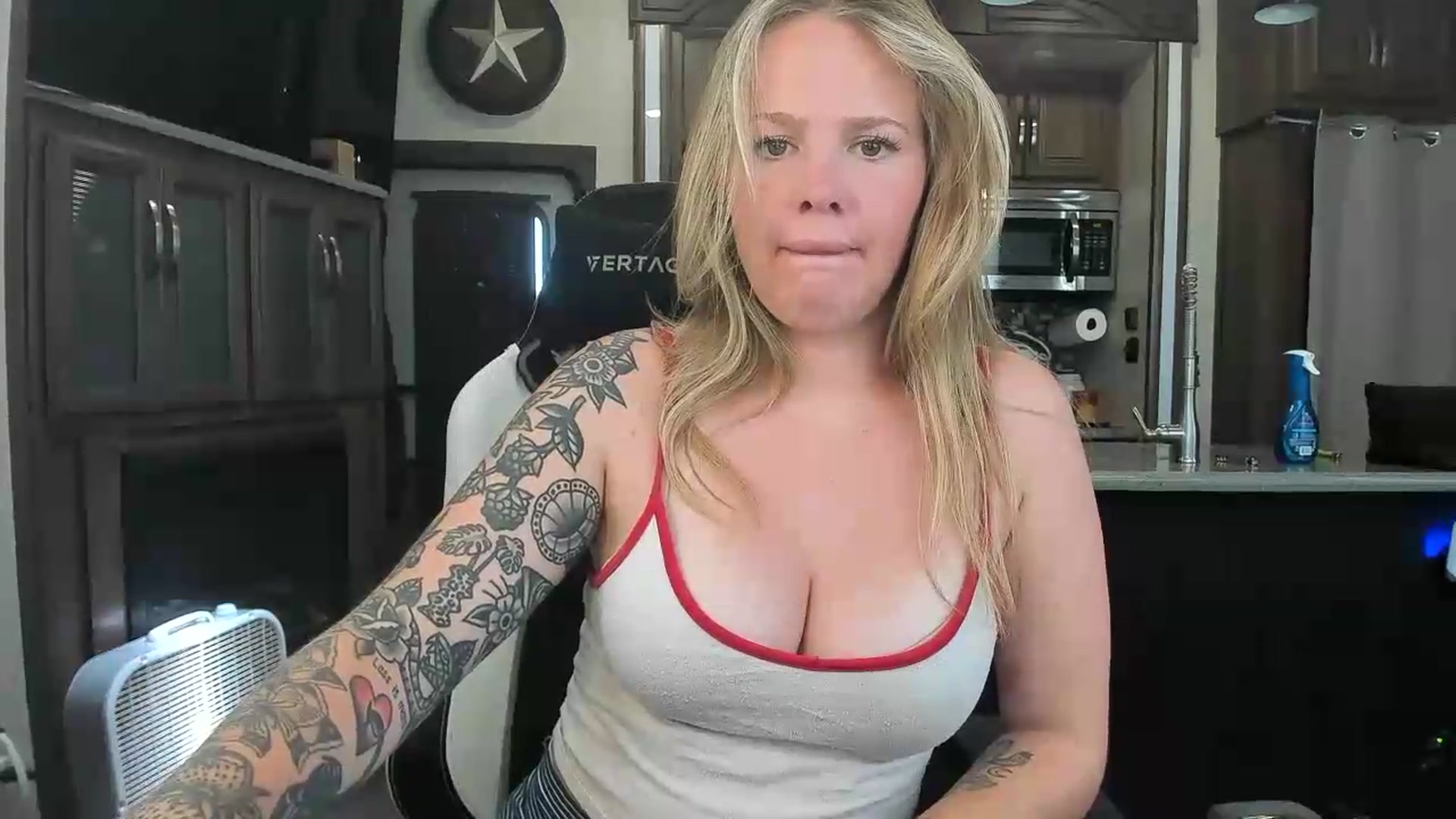 Gallery image thumbnail from kassibabii's myfreecams stream on, 06/10/2026, 20:04 image 8 of 20