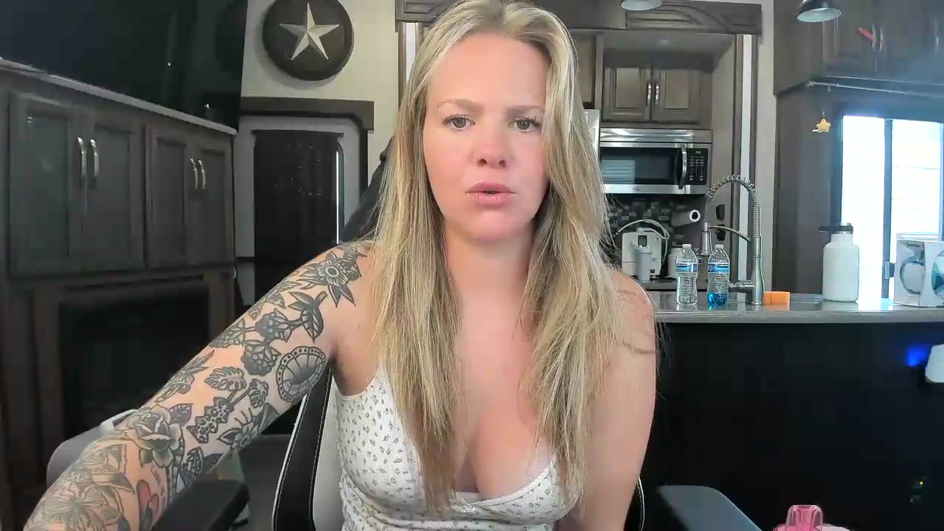 Gallery image thumbnail from kassibabii's myfreecams stream on, 06/18/2026, 18:43 image 14 of 20
