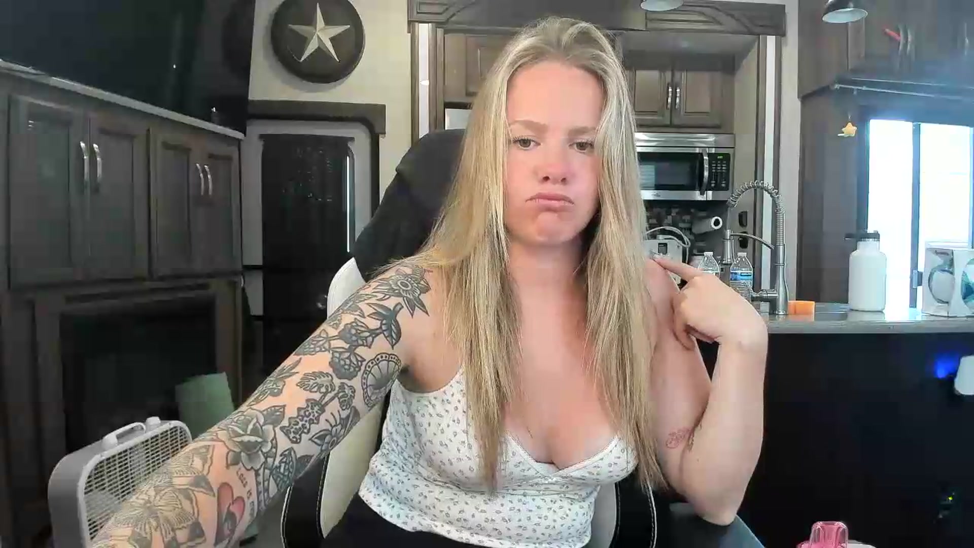 Gallery image thumbnail from kassibabii's myfreecams stream on, 06/18/2026, 18:43 image 15 of 20