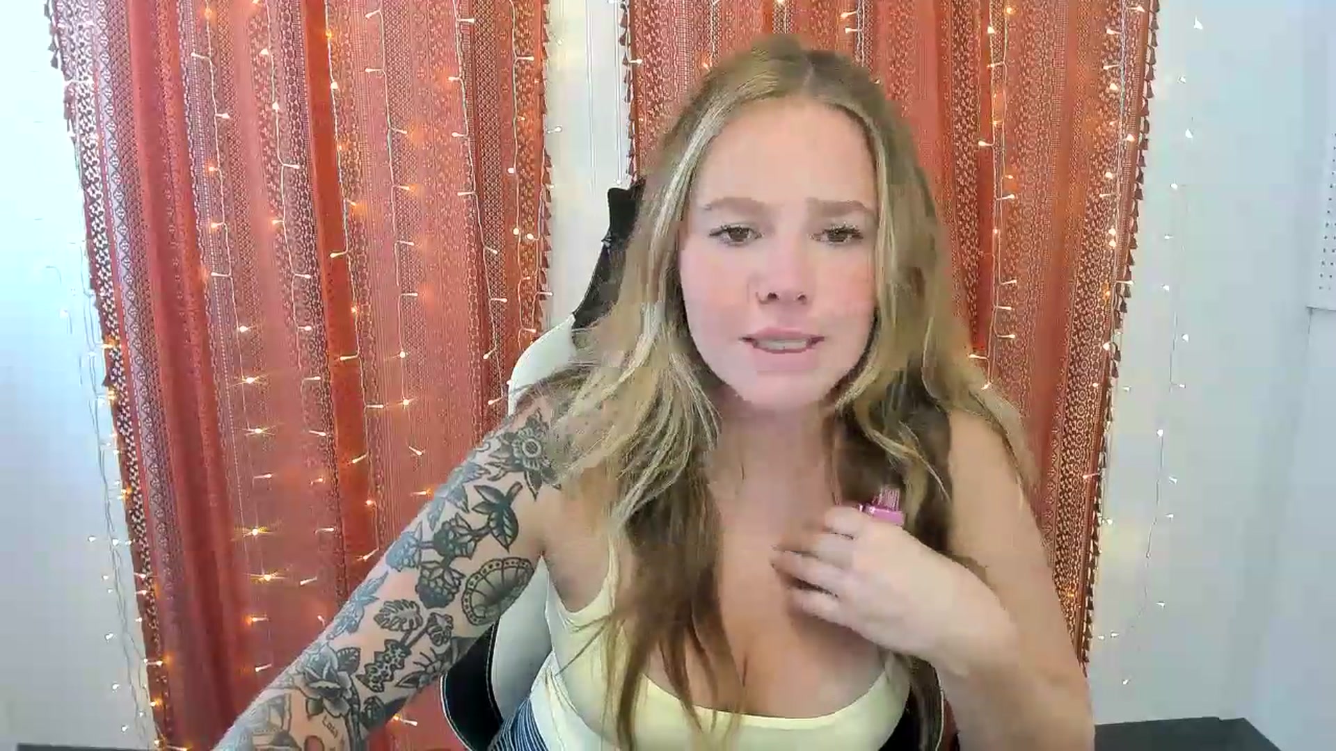 Gallery image thumbnail from kassibabii's myfreecams stream on, 08/17/2026, 19:15 image 8 of 20