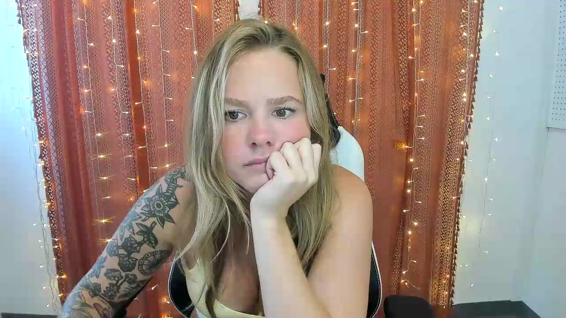 Gallery image thumbnail from kassibabii's myfreecams stream on, 08/17/2026, 19:54 image 16 of 20