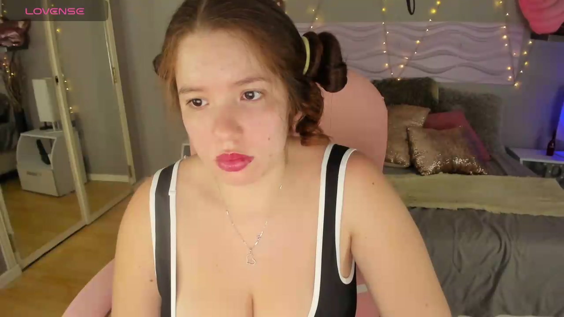 Gallery image thumbnail from kassie_sx's myfreecams stream on, 09/14/2026, 18:37 image 18 of 20