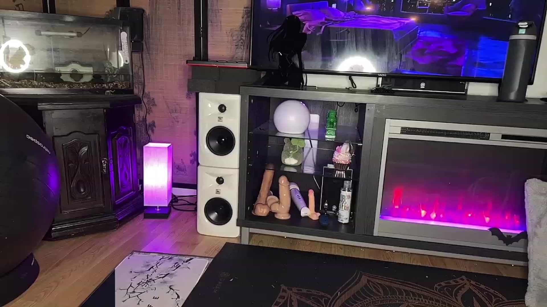 Gallery image thumbnail from katanacakes's myfreecams stream on, 12/16/2023, 07:44 image 5 of 20