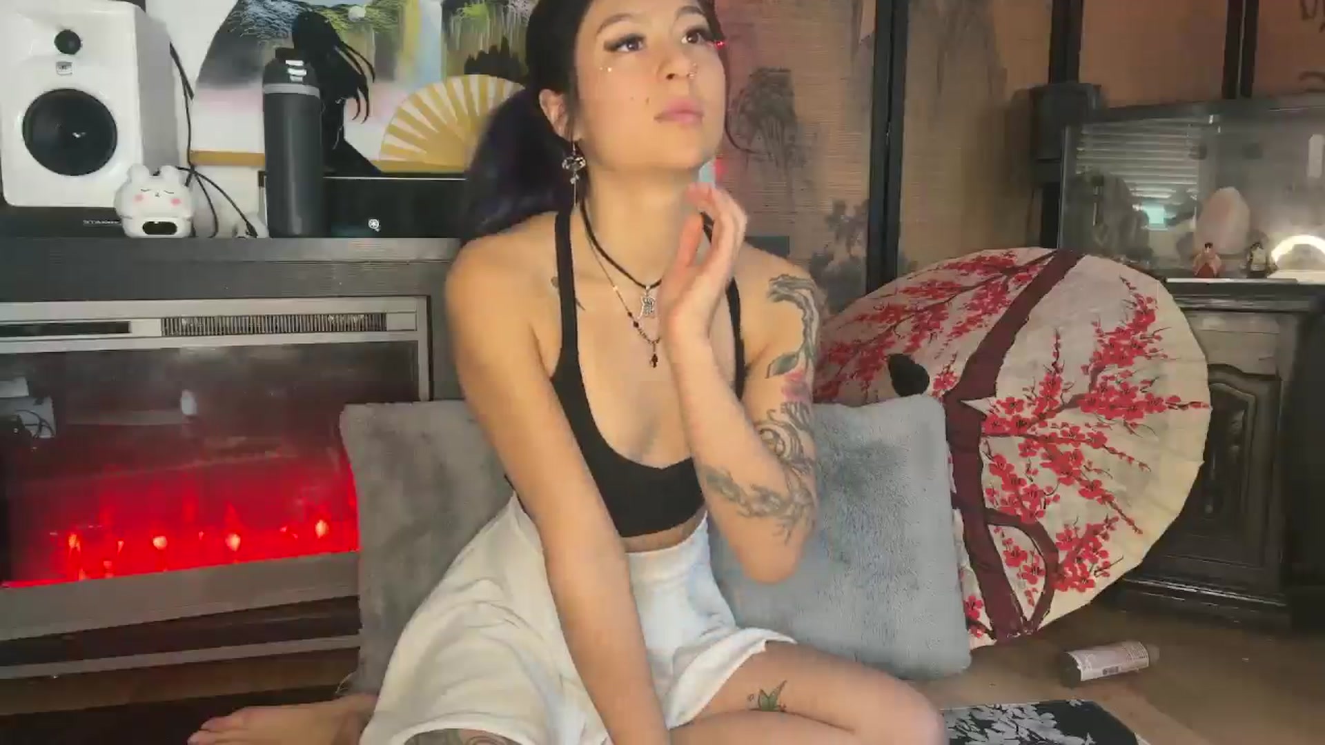 Gallery image thumbnail from katanacakes's myfreecams stream on, 04/20/2025, 24:22 image 12 of 20