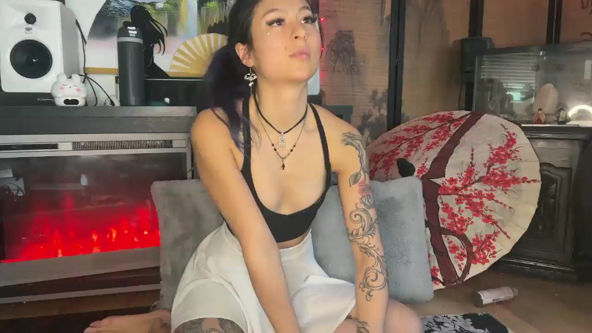 Gallery image thumbnail from katanacakes's myfreecams stream on, 04/20/2025, 24:22 image 13 of 20