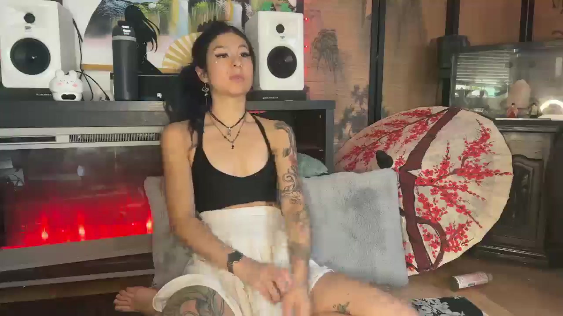 Gallery image thumbnail from katanacakes's myfreecams stream on, 04/20/2025, 24:22 image 5 of 20