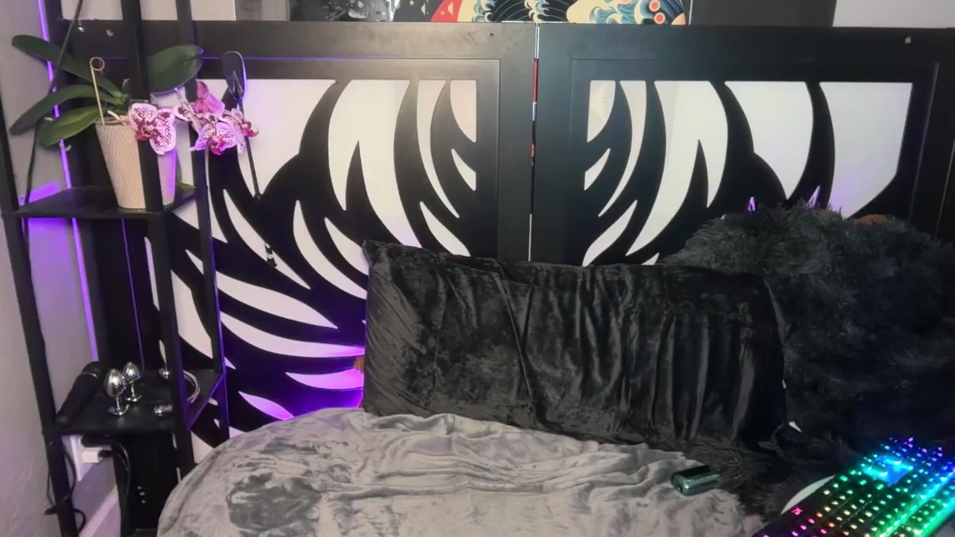 Gallery image thumbnail from katanacakes's myfreecams stream on, 08/04/2025, 07:51 image 6 of 20