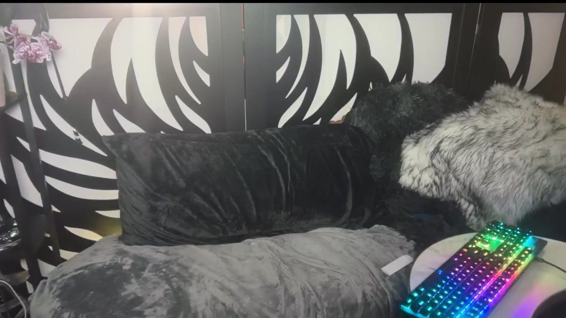 Gallery image thumbnail from katanacakes's myfreecams stream on, 08/16/2025, 06:01 image 15 of 20