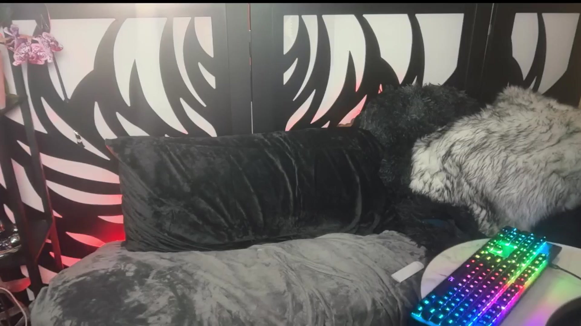 Gallery image thumbnail from katanacakes's myfreecams stream on, 08/16/2025, 06:01 image 16 of 20
