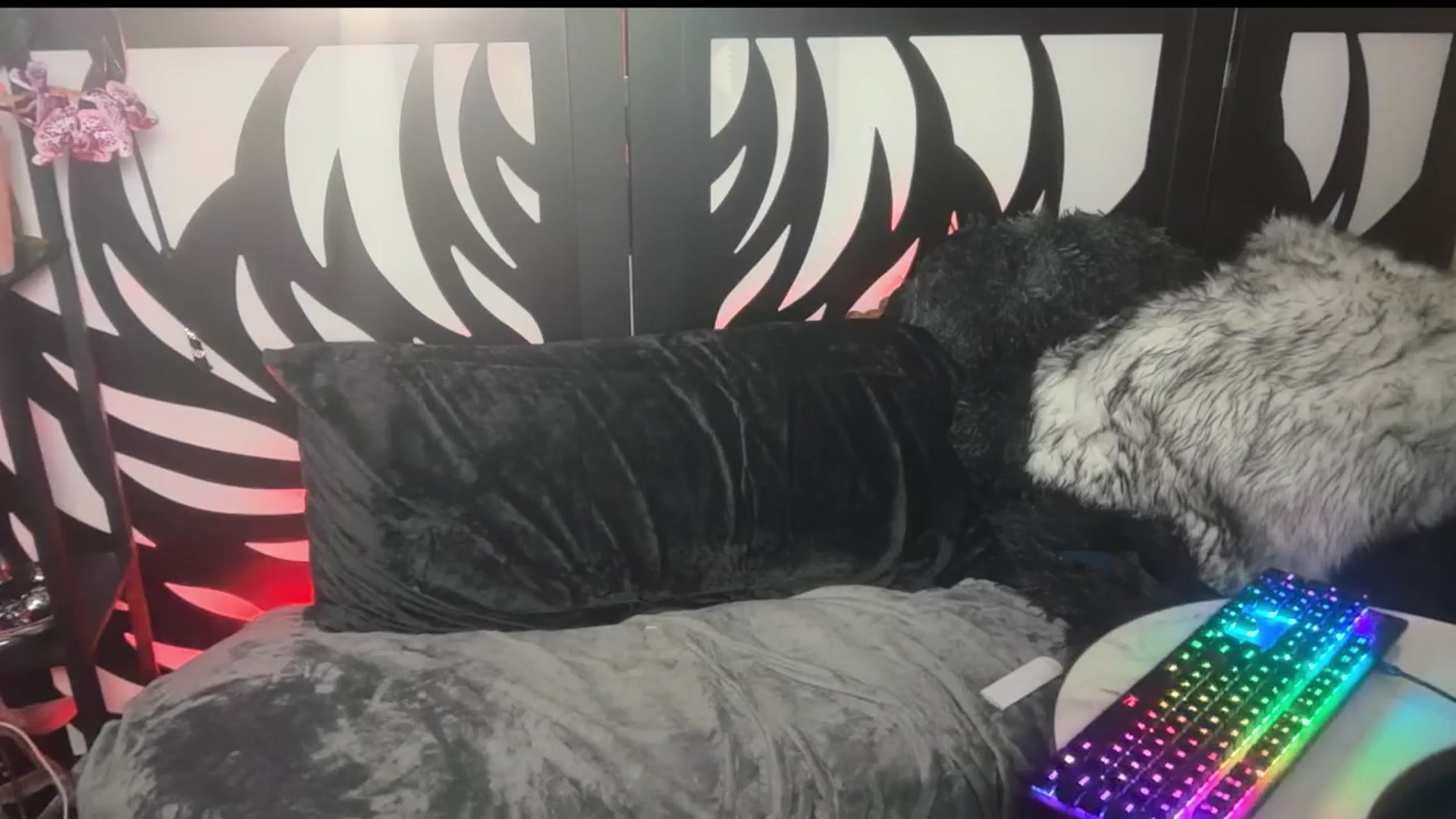 Gallery image thumbnail from katanacakes's myfreecams stream on, 08/16/2025, 06:01 image 19 of 20
