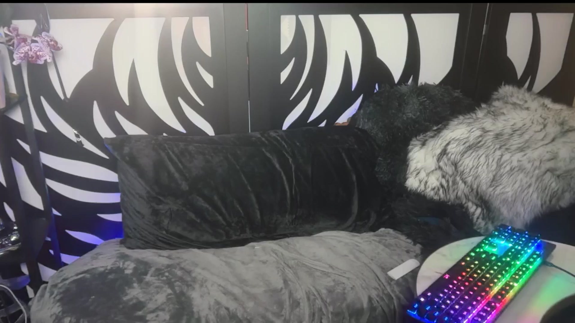 Gallery image thumbnail from katanacakes's myfreecams stream on, 08/16/2025, 06:01 image 18 of 20