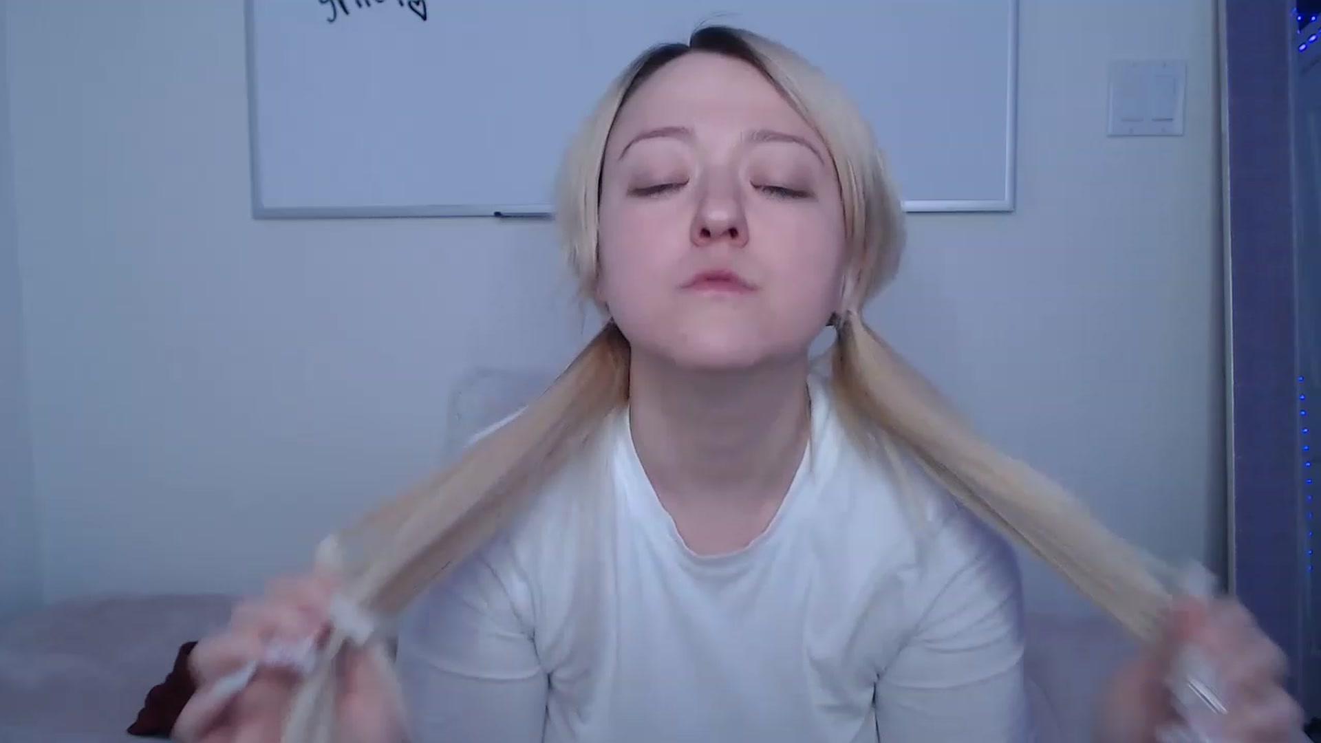 Gallery image thumbnail from katiesinz's myfreecams stream on, 03/15/2023, 04:14 image 6 of 20