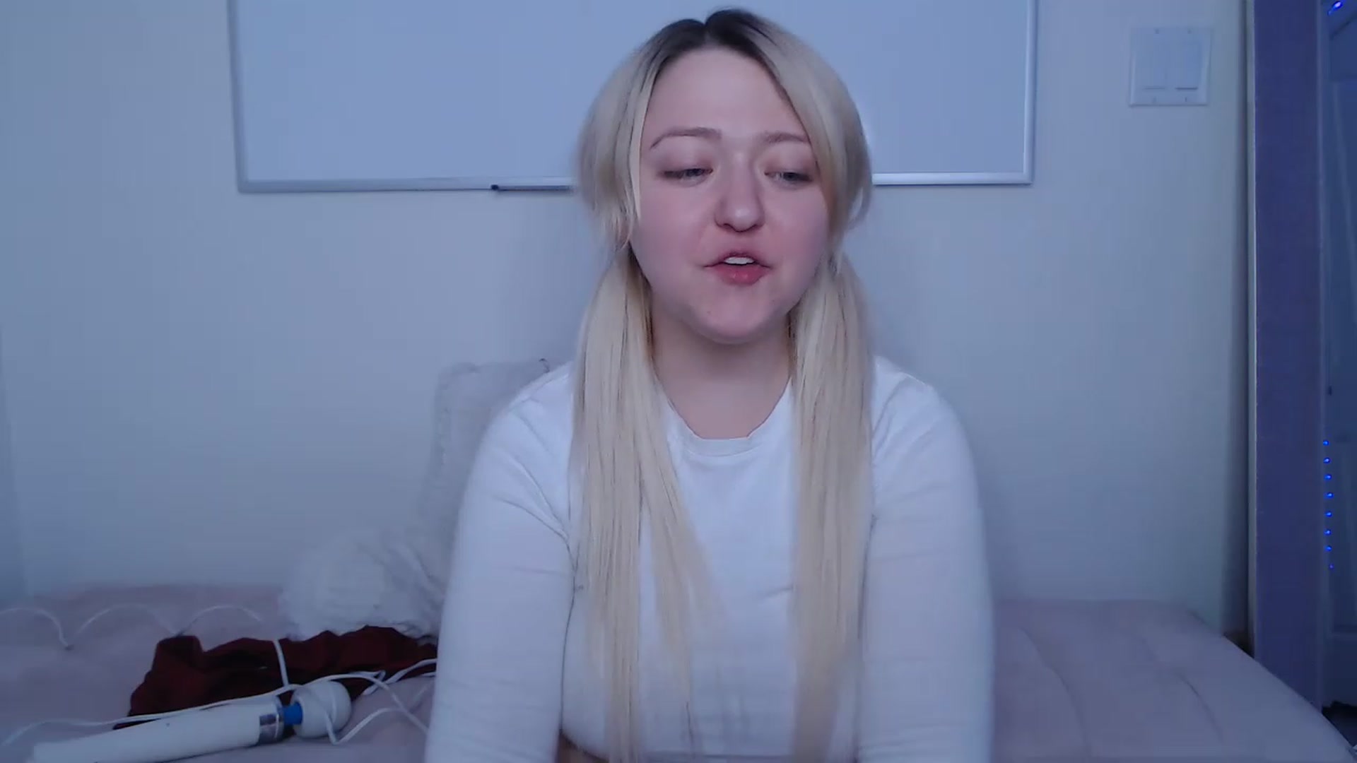Gallery image thumbnail from katiesinz's myfreecams stream on, 03/15/2023, 04:14 image 18 of 20