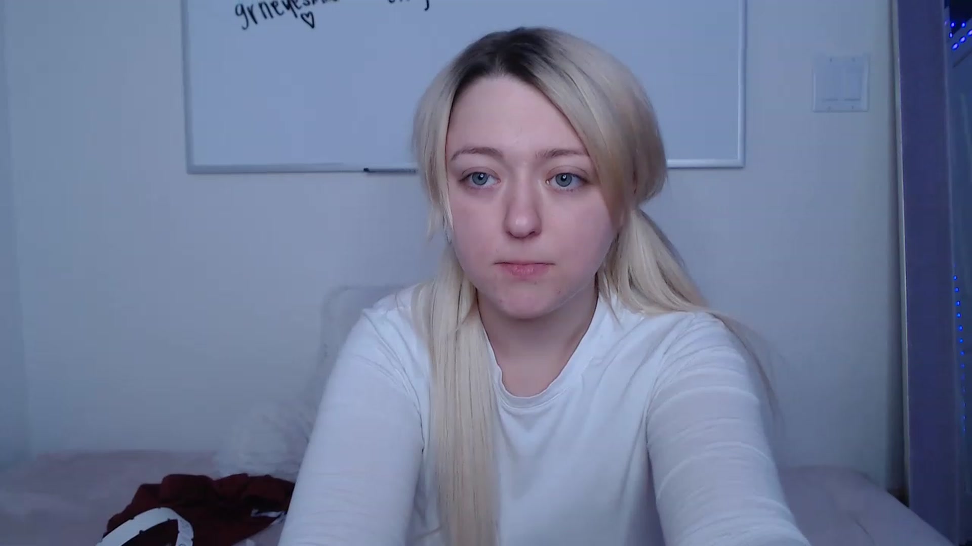 Gallery image thumbnail from katiesinz's myfreecams stream on, 03/15/2023, 04:14 image 4 of 20