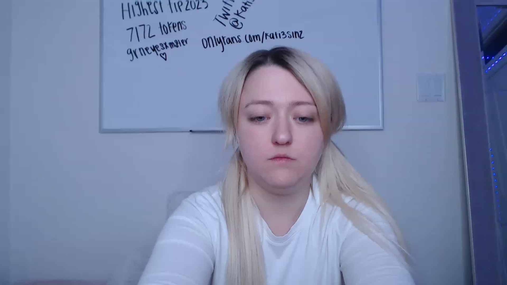 Gallery image thumbnail from katiesinz's myfreecams stream on, 03/15/2023, 04:14 image 2 of 20