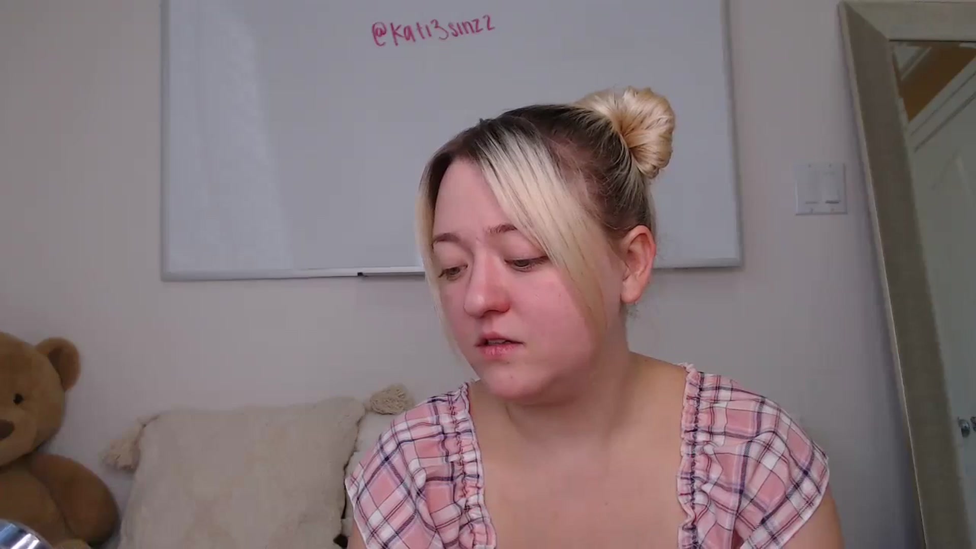 Gallery image thumbnail from katiesinz's myfreecams stream on, 09/20/2023, 20:50 image 17 of 20