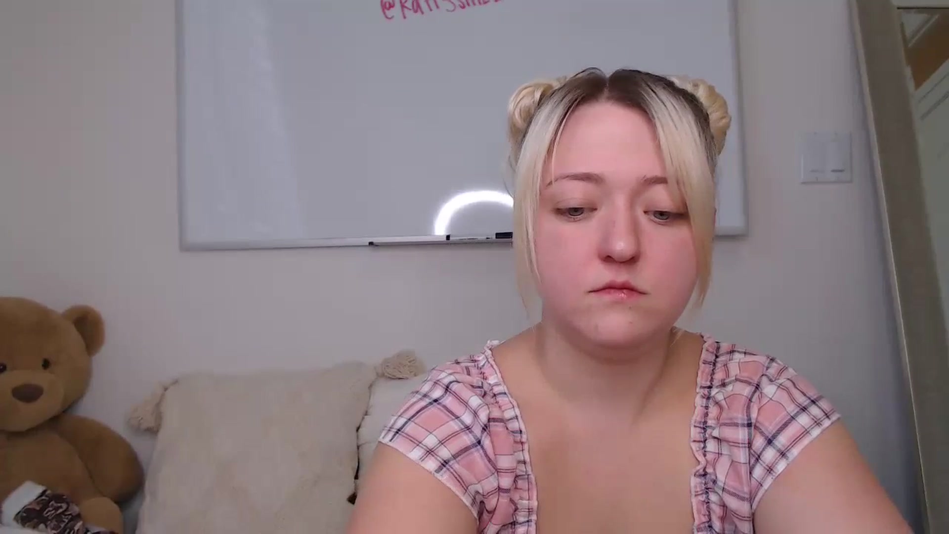 Gallery image thumbnail from katiesinz's myfreecams stream on, 09/20/2023, 20:50 image 6 of 20