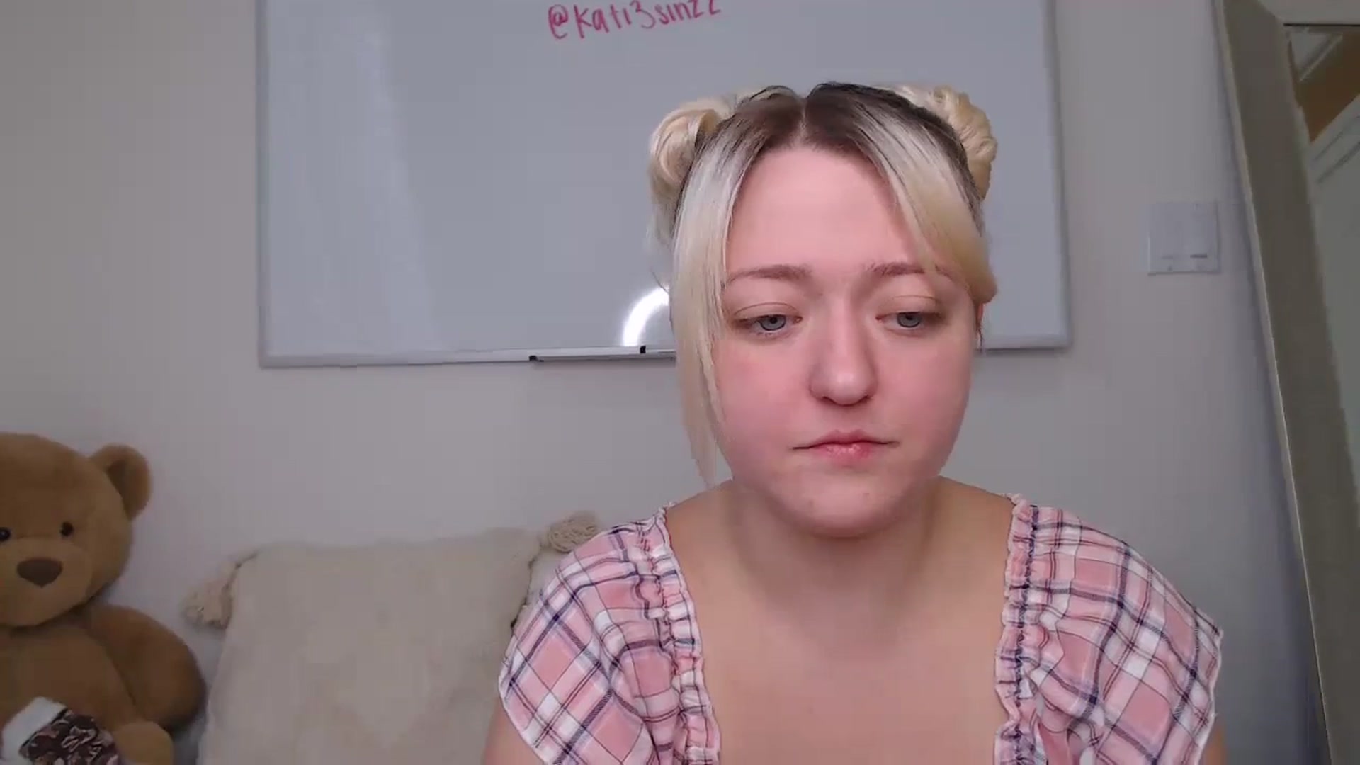 Gallery image thumbnail from katiesinz's myfreecams stream on, 09/20/2023, 20:50 image 4 of 20