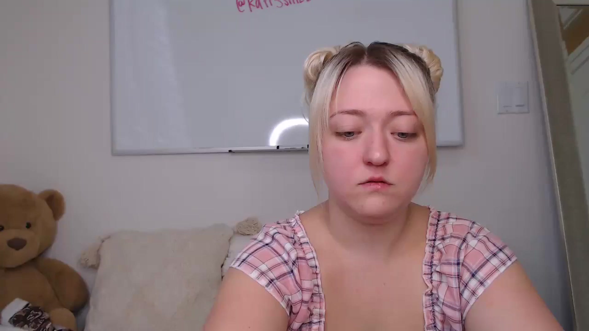 Gallery image thumbnail from katiesinz's myfreecams stream on, 09/20/2023, 20:50 image 7 of 20