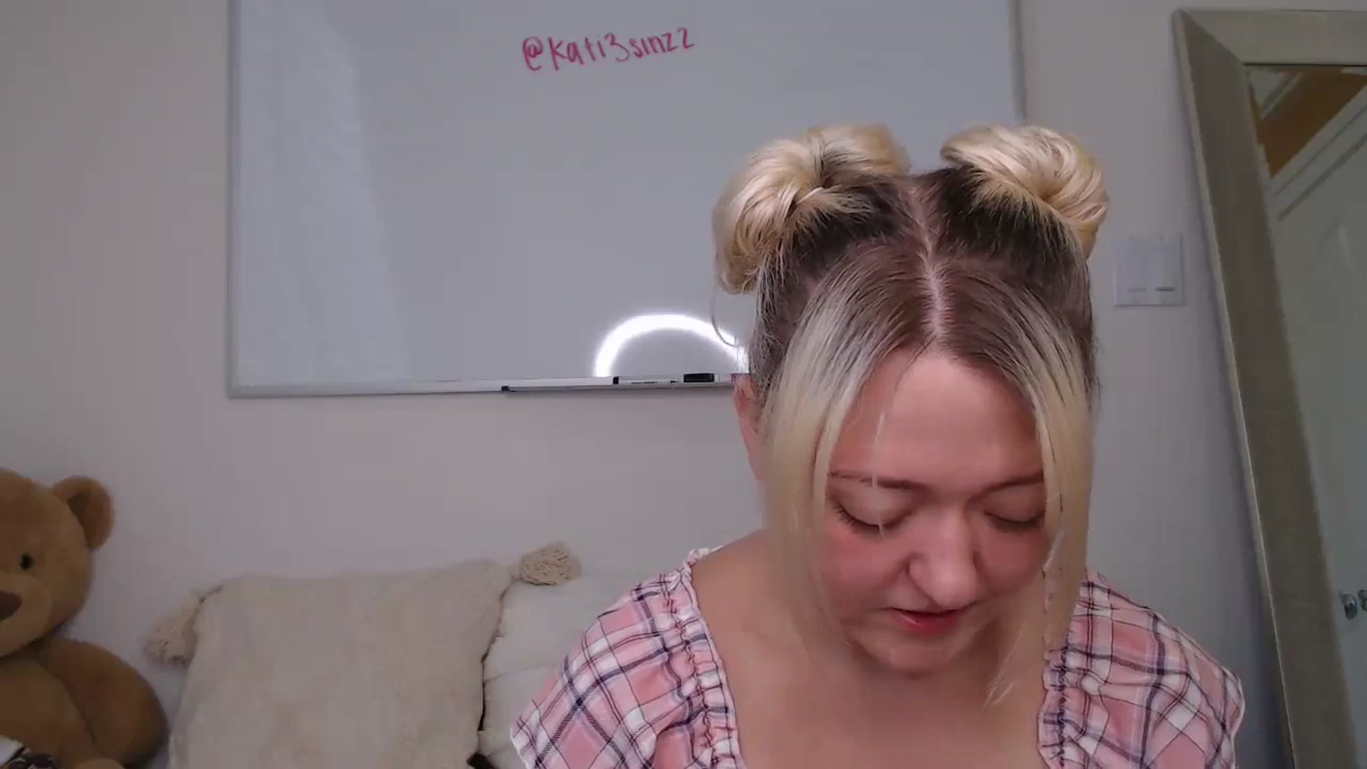 Gallery image thumbnail from katiesinz's myfreecams stream on, 09/20/2023, 20:50 image 16 of 20