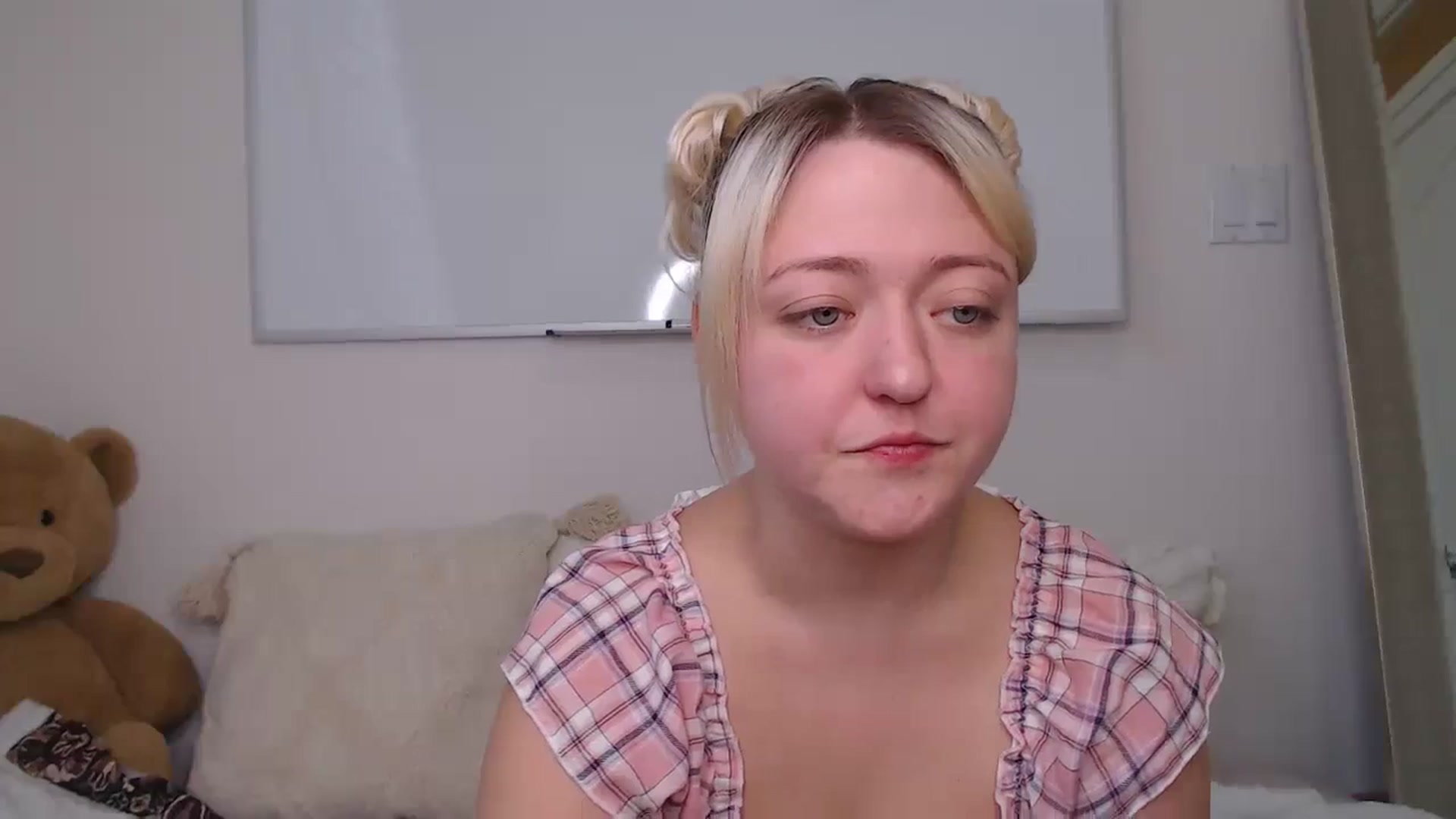 Gallery image thumbnail from katiesinz's myfreecams stream on, 09/20/2023, 21:19 image 3 of 20