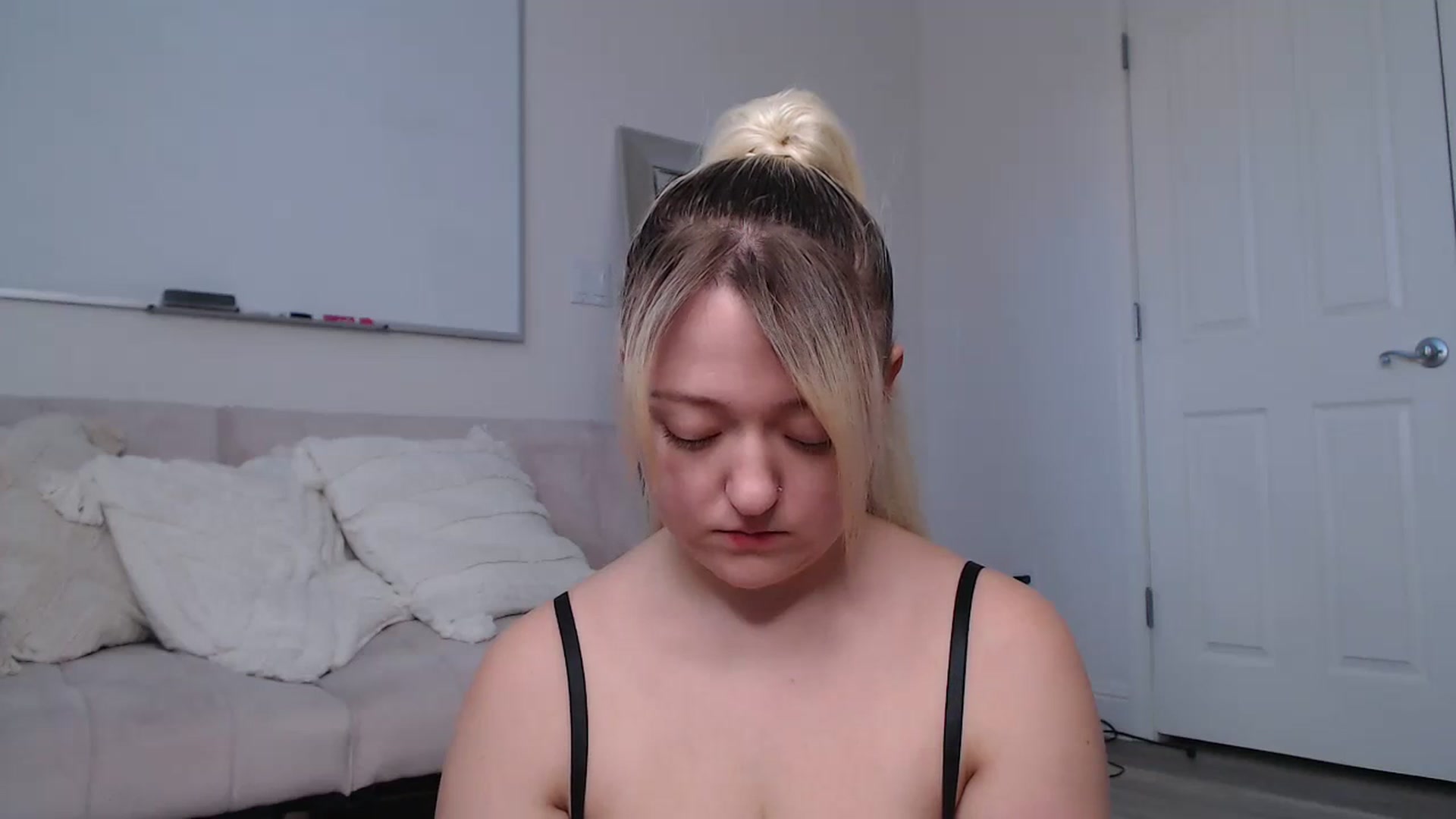 Gallery image thumbnail from katiesinz's myfreecams stream on, 11/24/2023, 20:59 image 12 of 20