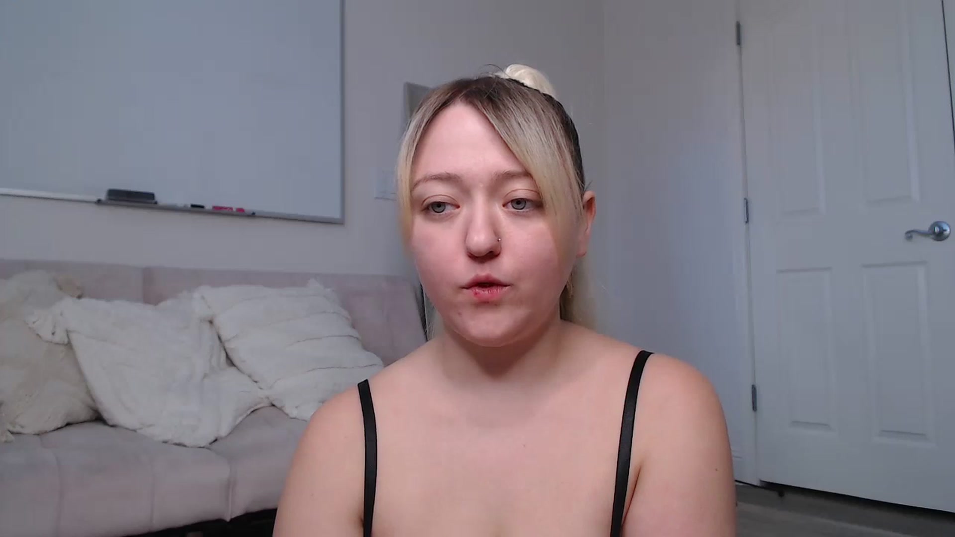 Gallery image thumbnail from katiesinz's myfreecams stream on, 11/24/2023, 20:59 image 8 of 20