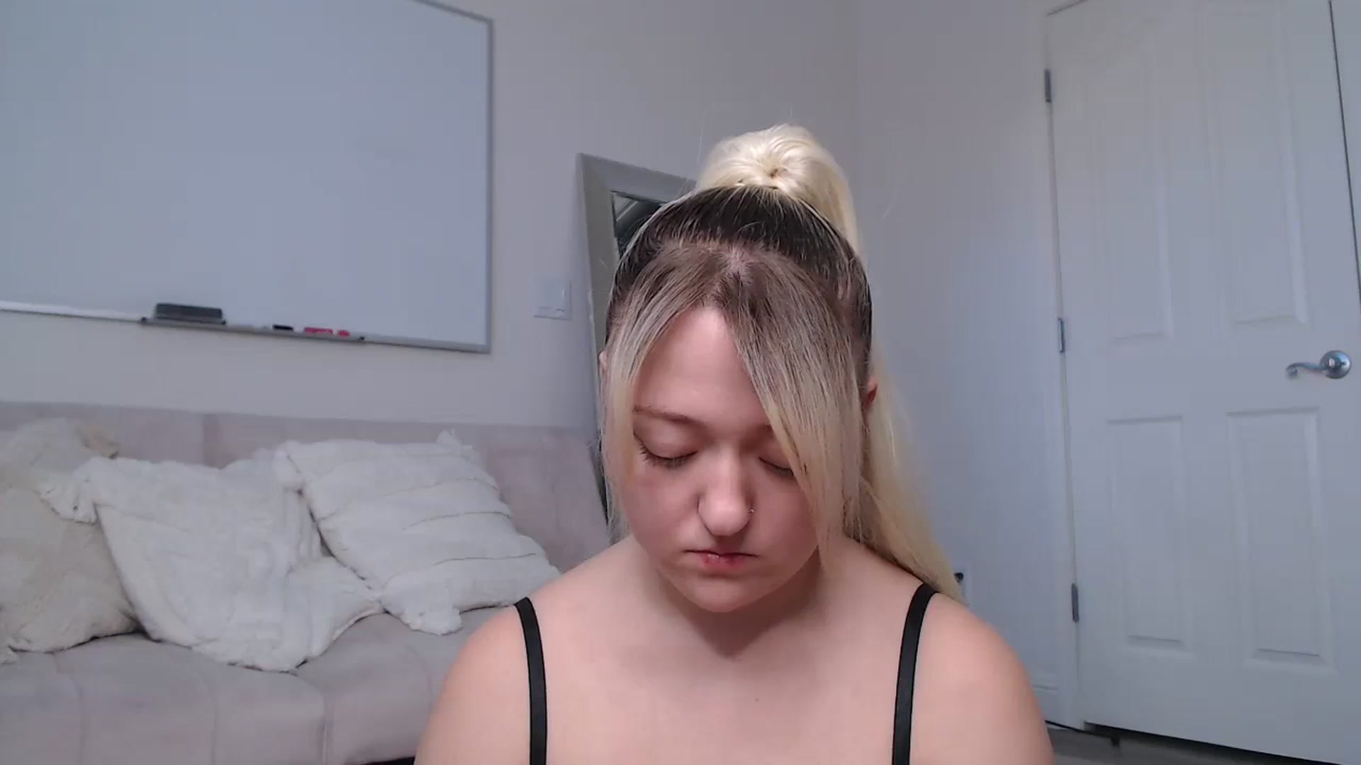 Gallery image thumbnail from katiesinz's myfreecams stream on, 11/24/2023, 20:59 image 18 of 20