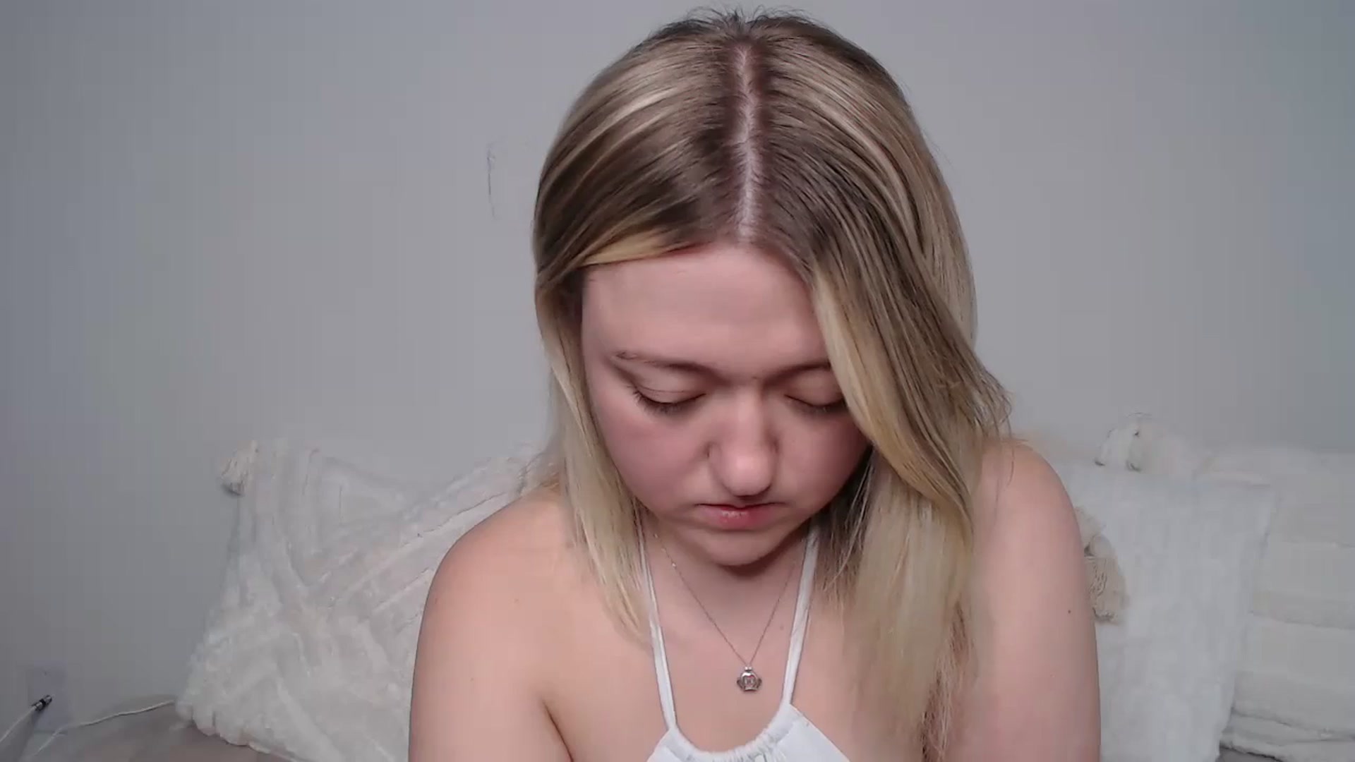 Gallery image thumbnail from katiesinz's myfreecams stream on, 08/21/2024, 22:05 image 15 of 20