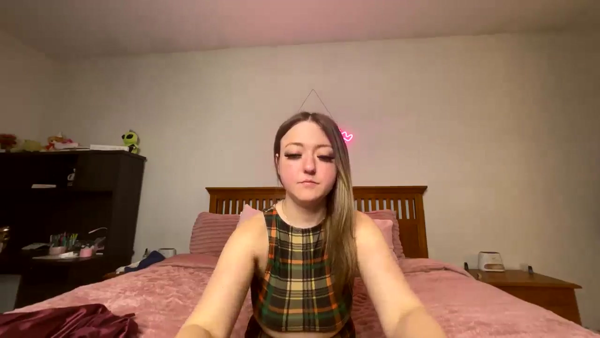 Gallery image thumbnail from katiesinz's myfreecams stream on, 03/18/2026, 02:45 image 10 of 20