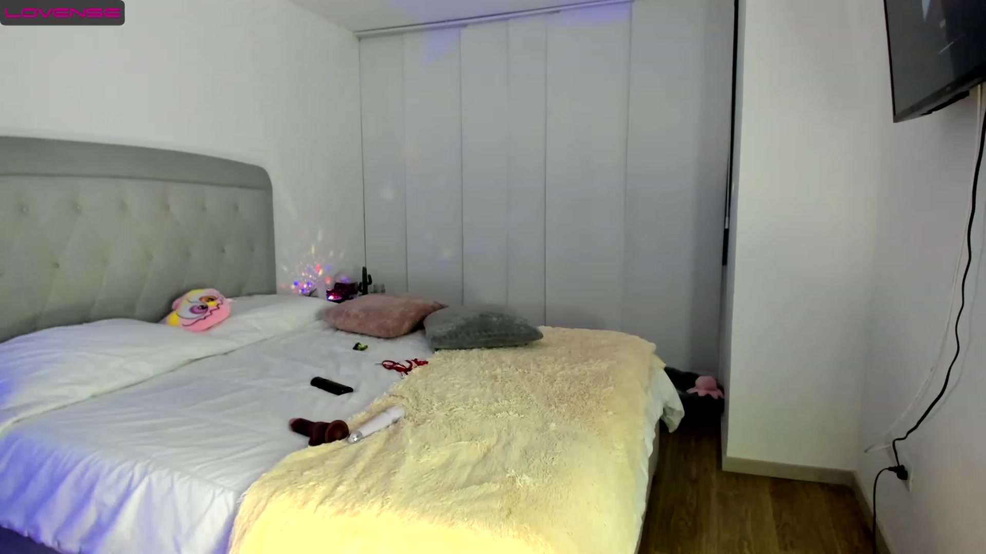 Gallery image thumbnail from katvictoria's myfreecams stream on, 12/05/2022, 01:45 image 8 of 20