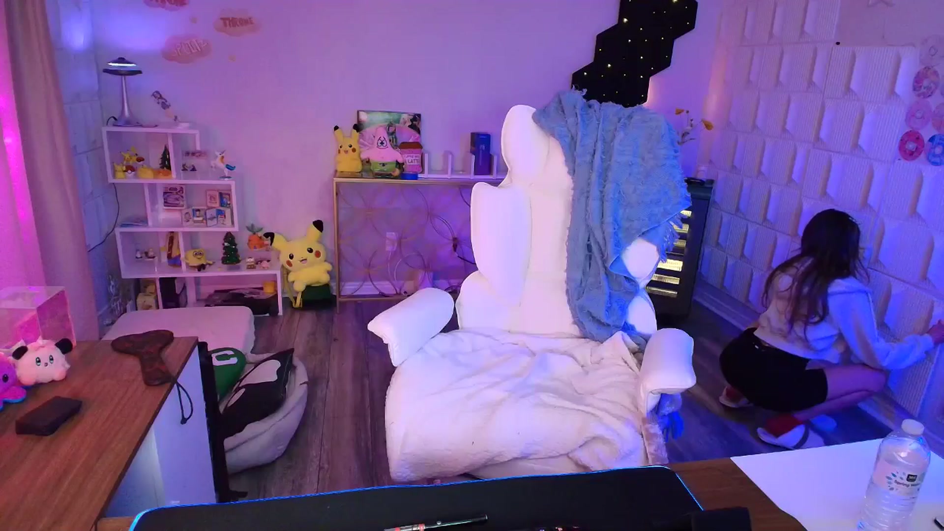 Gallery image thumbnail from kaydolll's myfreecams stream on, 04/04/2025, 05:53 image 10 of 20