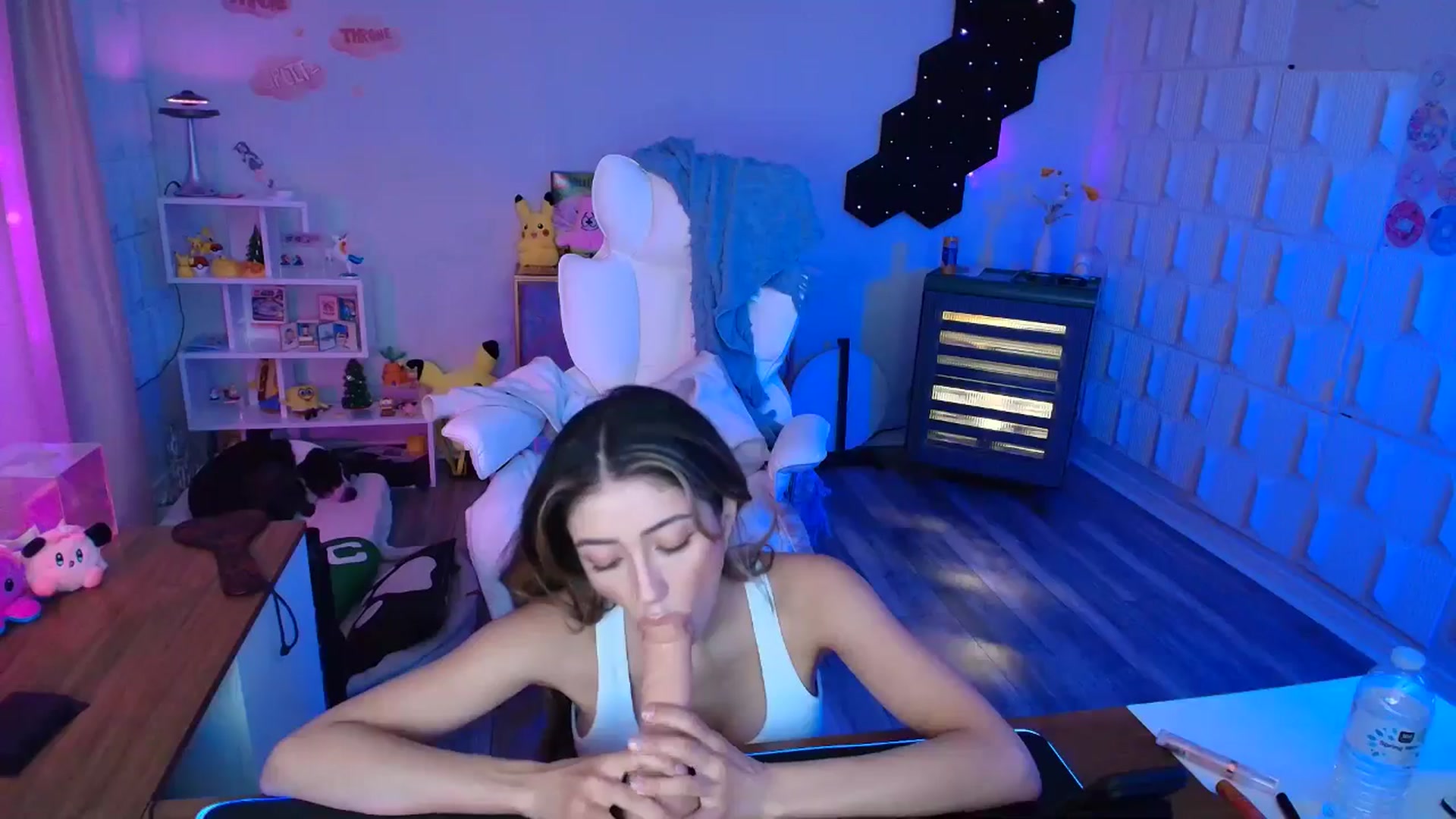 Gallery image thumbnail from kaydolll's myfreecams stream on, 04/04/2025, 05:53 image 2 of 20