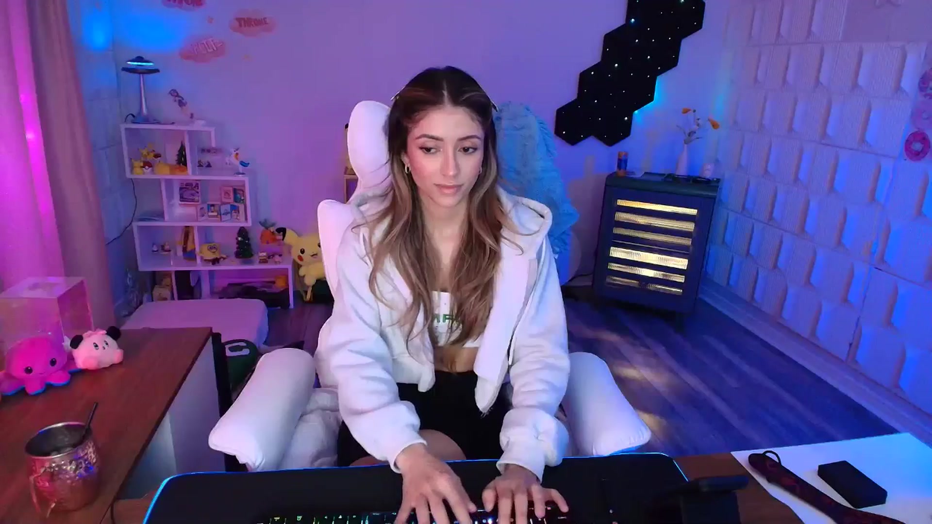 Gallery image thumbnail from kaydolll's myfreecams stream on, 04/04/2025, 05:53 image 18 of 20