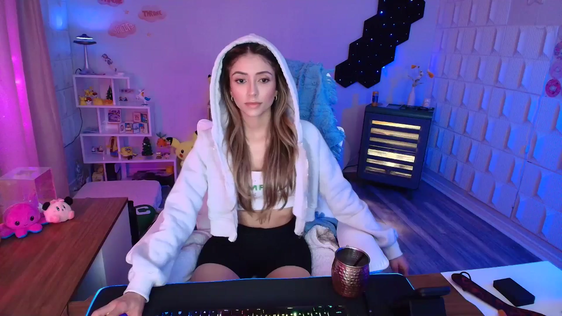 Gallery image thumbnail from kaydolll's myfreecams stream on, 04/04/2025, 05:53 image 19 of 20