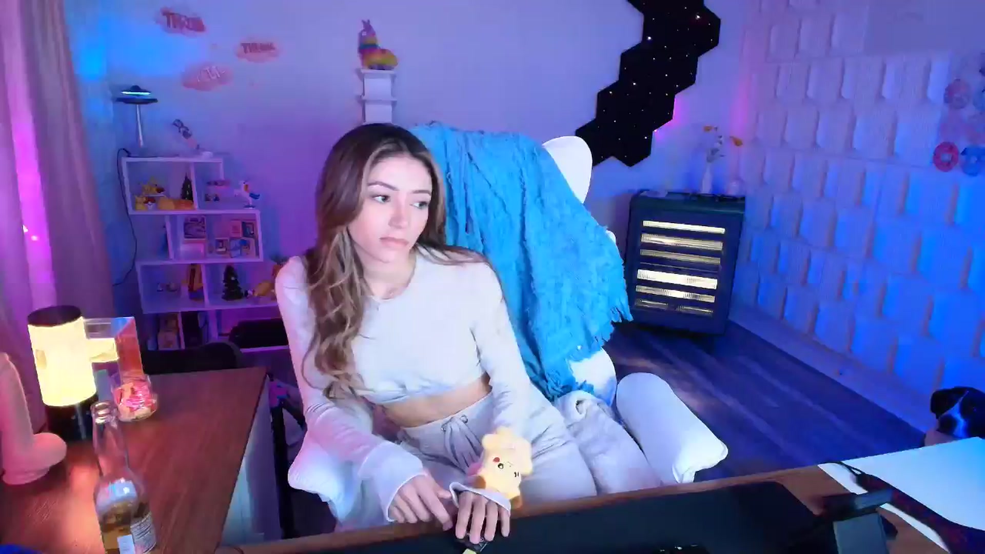 Gallery image thumbnail from kaydolll's myfreecams stream on, 04/09/2025, 03:22 image 10 of 20