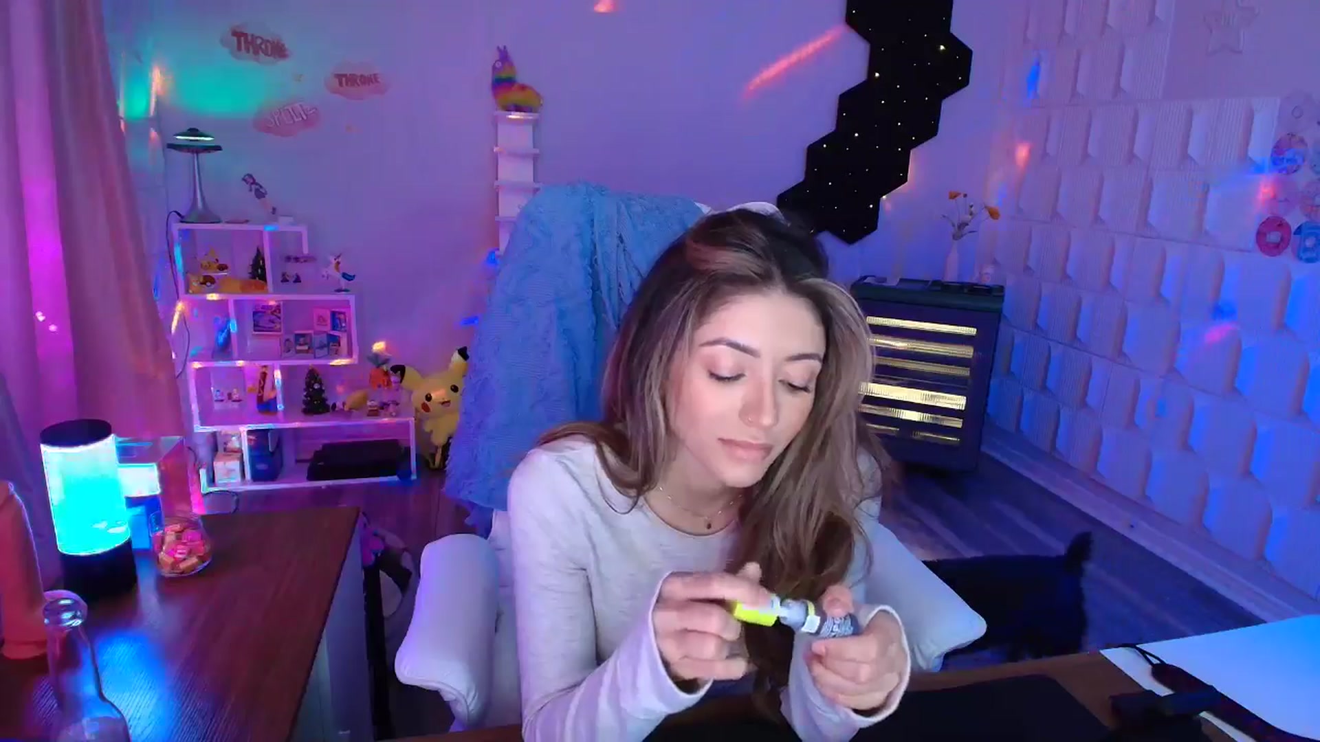 Gallery image thumbnail from kaydolll's myfreecams stream on, 04/09/2025, 03:22 image 14 of 20