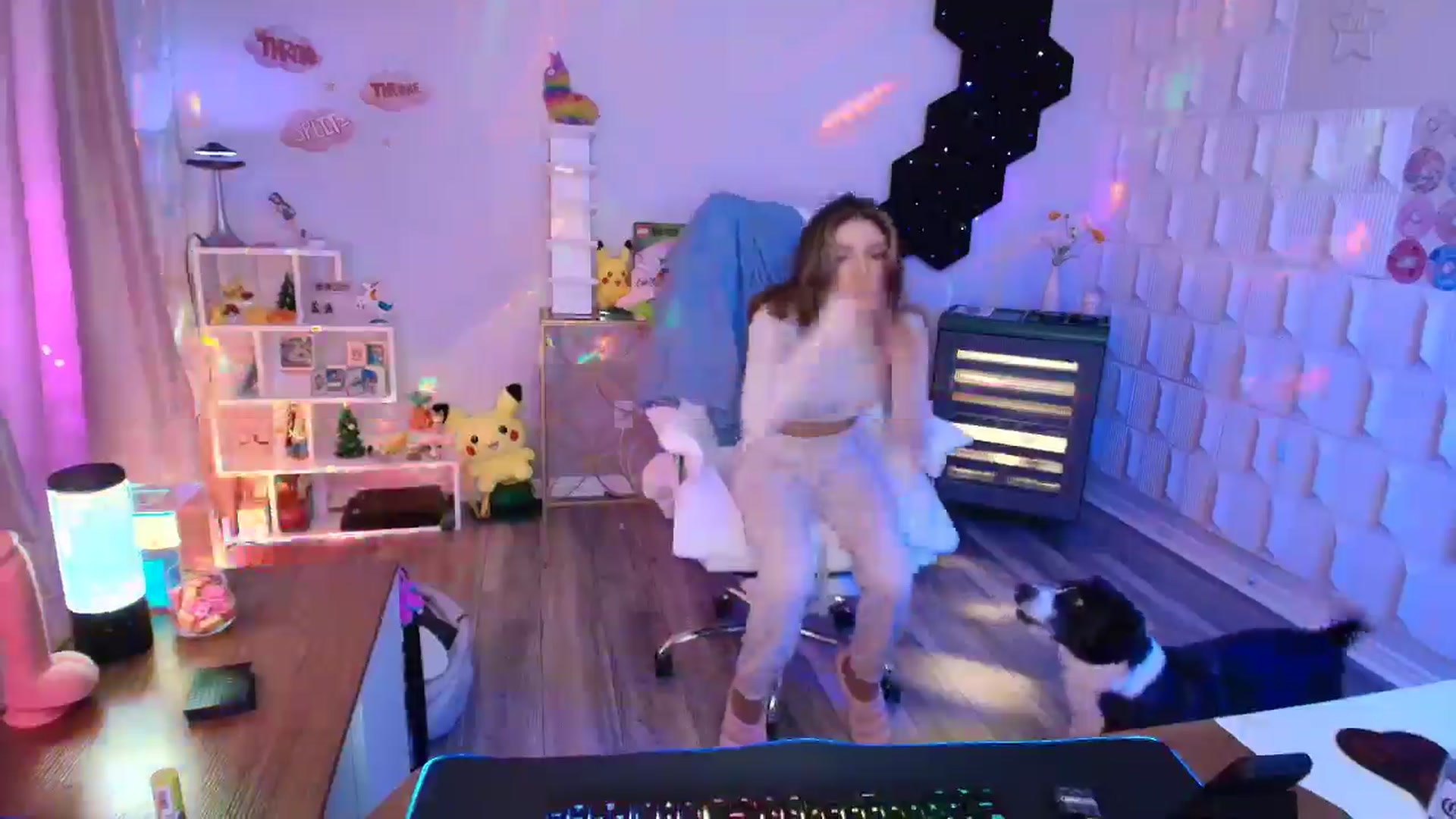 Gallery image thumbnail from kaydolll's myfreecams stream on, 04/09/2025, 03:22 image 20 of 20