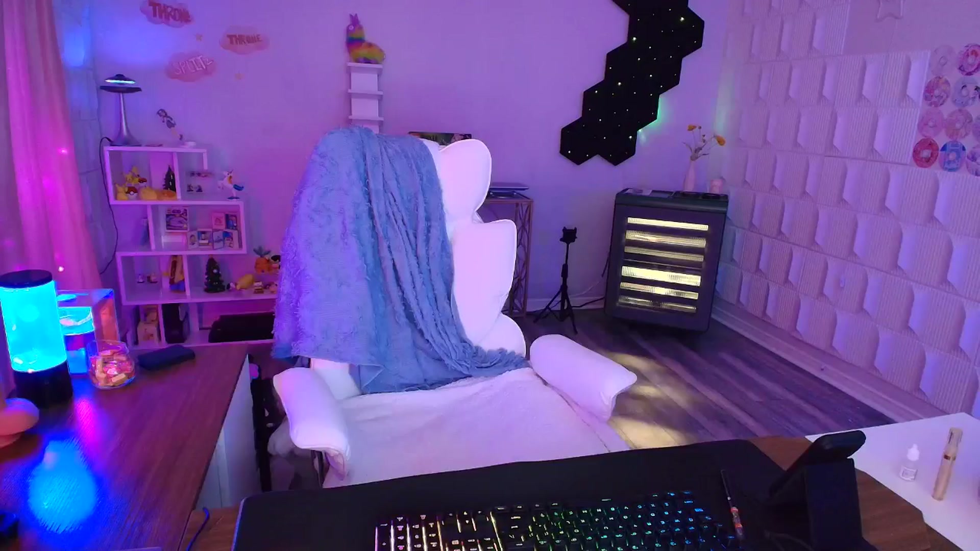 Gallery image thumbnail from kaydolll's myfreecams stream on, 04/11/2025, 06:20 image 16 of 20