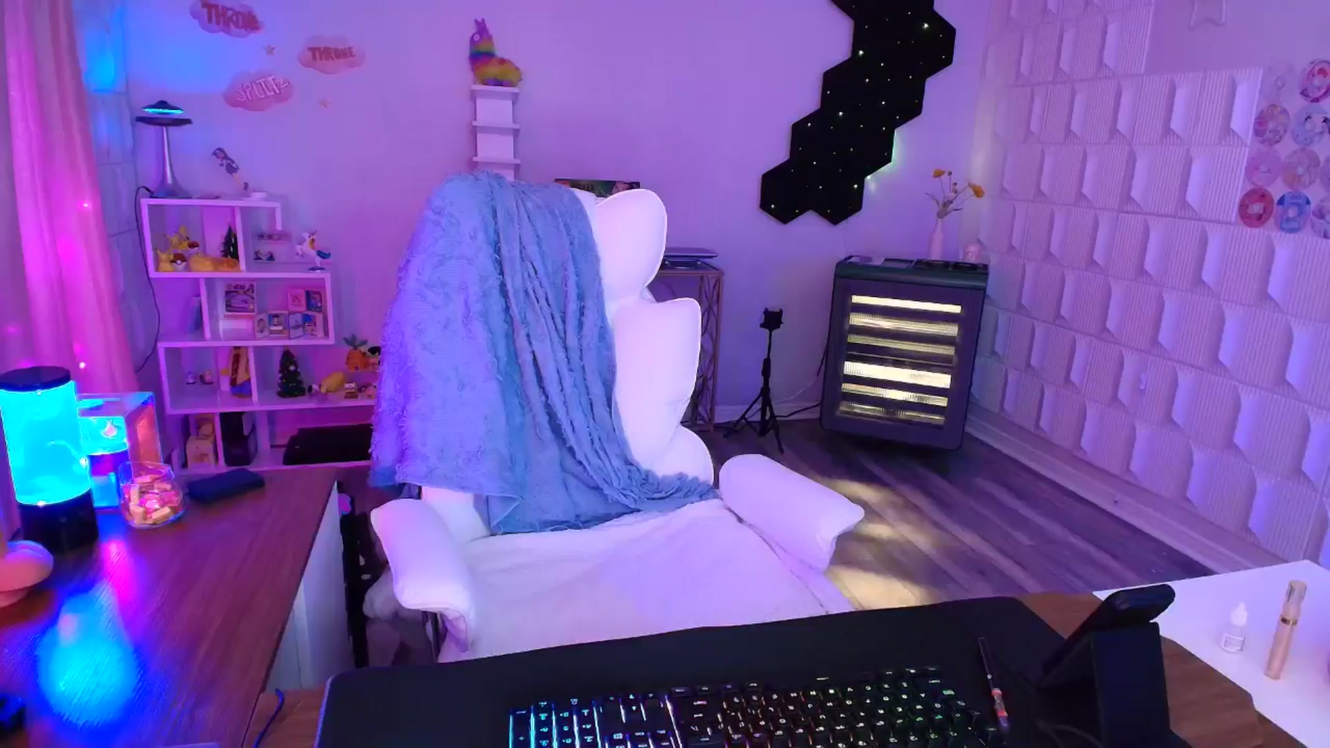 Gallery image thumbnail from kaydolll's myfreecams stream on, 04/11/2025, 06:20 image 17 of 20