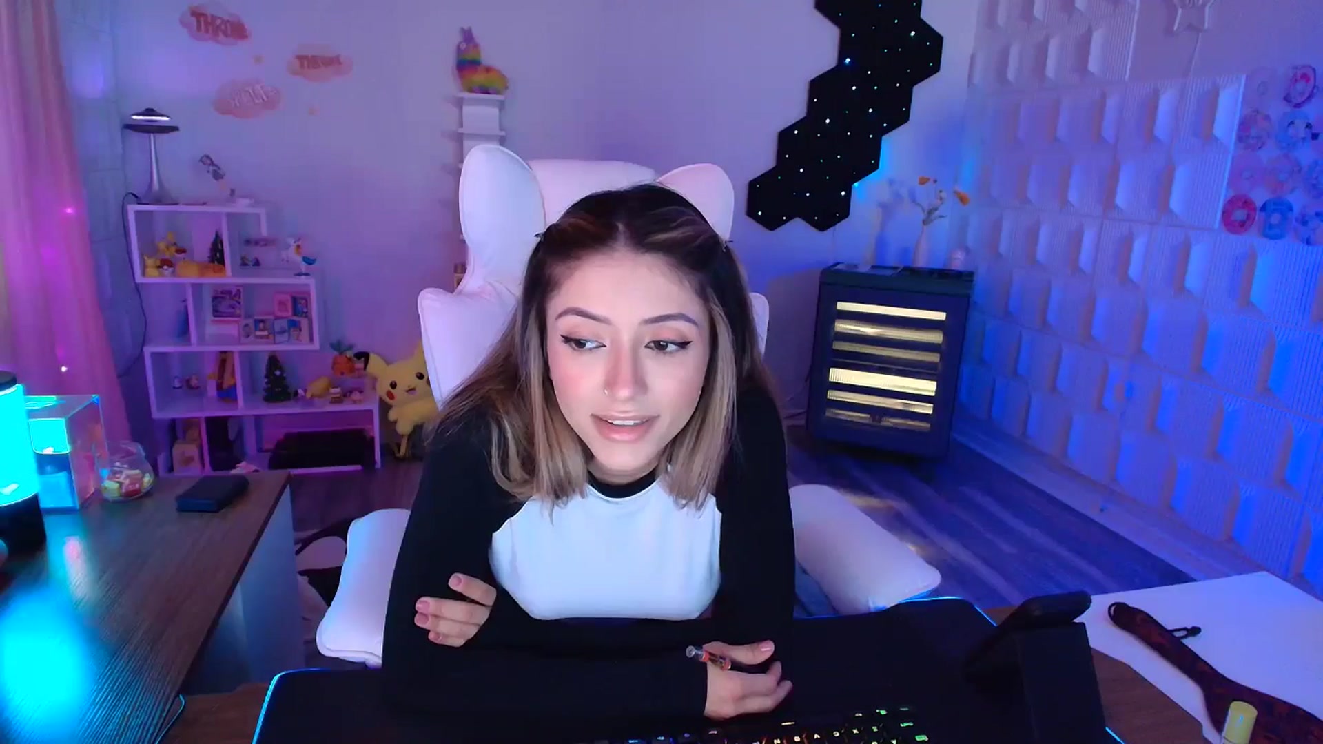 Gallery image thumbnail from kaydolll's myfreecams stream on, 04/12/2025, 24:09 image 5 of 20